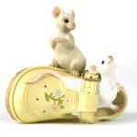 Mice Encounters Mice on Shoe
